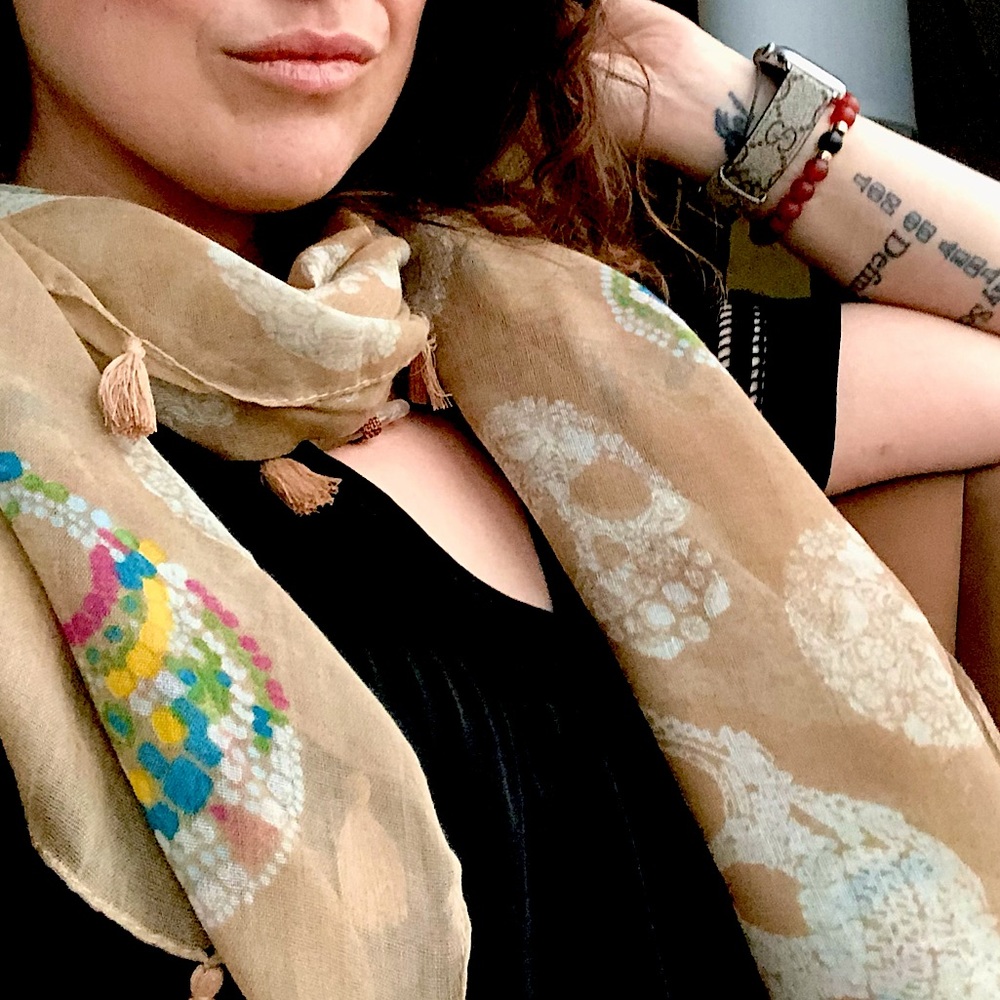 Incredible, Alexander McQueen looking scarf with tassels and multicolor scarf!